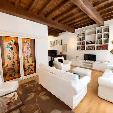 Leonina Luxury Euroform Apartament *